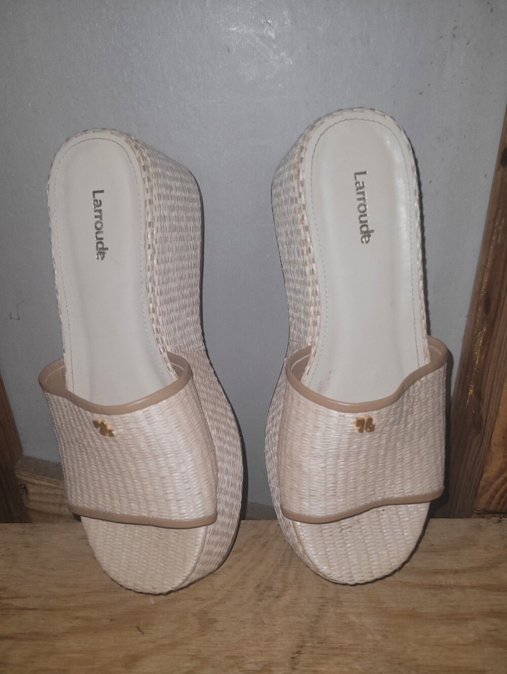 Larroudé platform wedge slide sandals. Beige Size 9